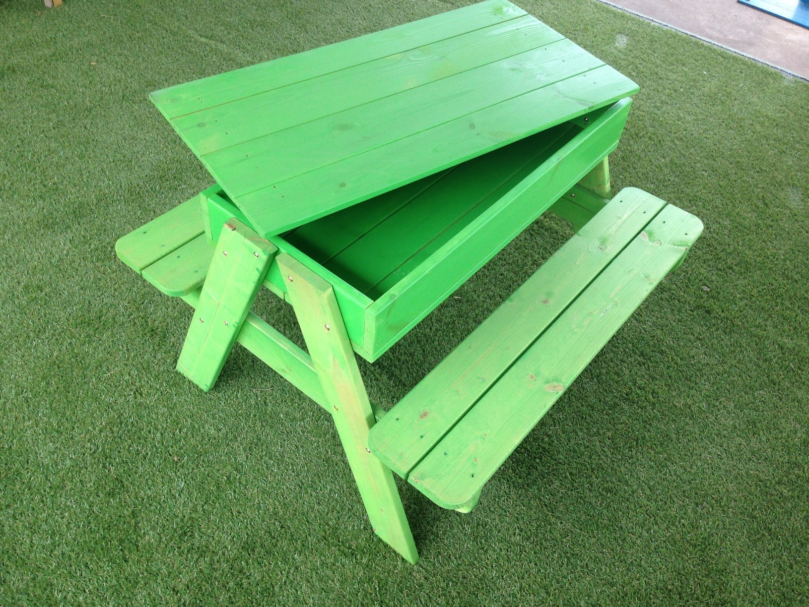 CHILD SANDBOX PICNIC TABLE